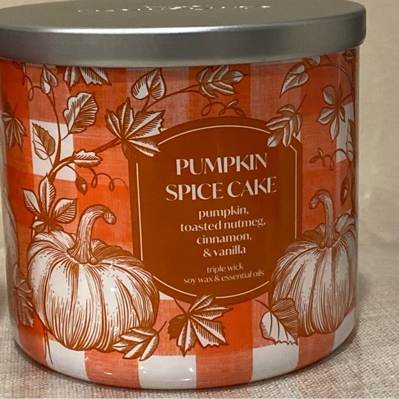 Lot of 2 Distant Lands 14 Oz 3 Wick Pumpkin Spice Cake Scented Jar Candle - Picture 6 of 10